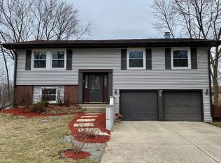 2S065 Hampton Ln, Lombard, IL 60148