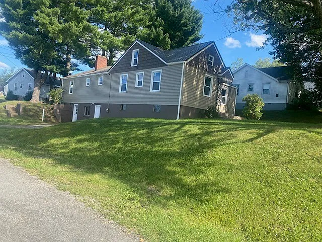 4 bed, 1835 sqft, $2,287 — Photo 3