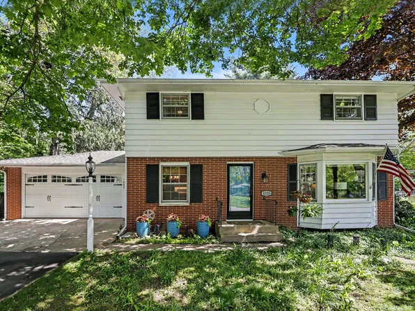 1029 Dobbin Dr, Kalamazoo, MI 49006