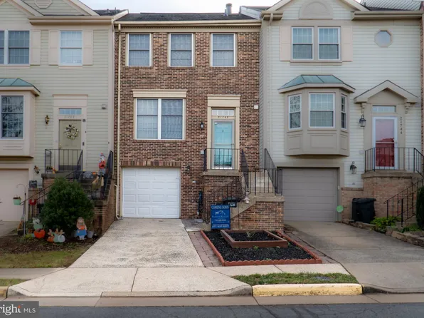21742 Leatherleaf Cir, Sterling, VA 20164