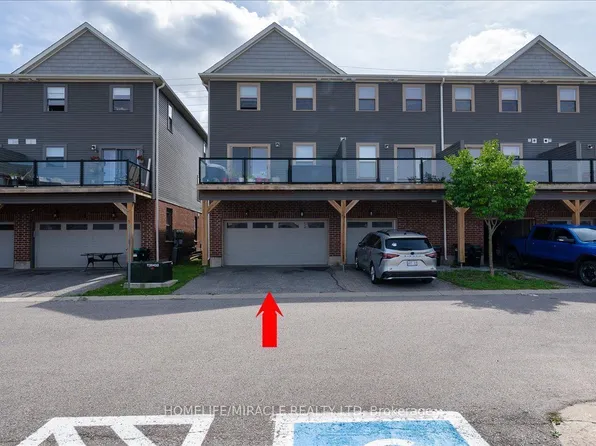 1 Leggott Ave #27, Barrie, ON L4M 0K7