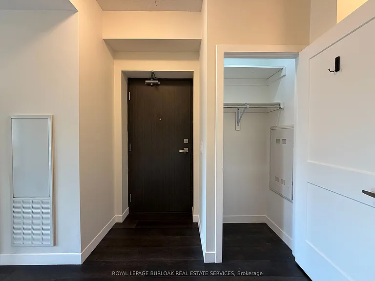 15 Queen St S #701 — Photo 2