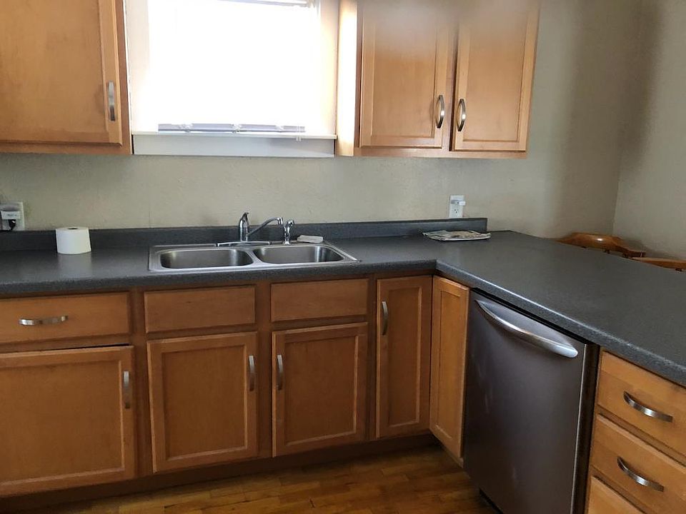 2nd image of 928 W 4th Ave