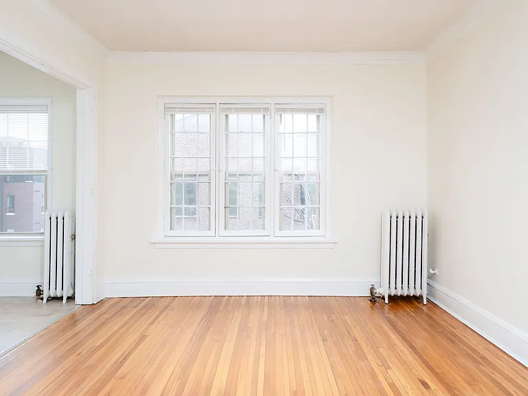 Belmont Apartments — Photo 2