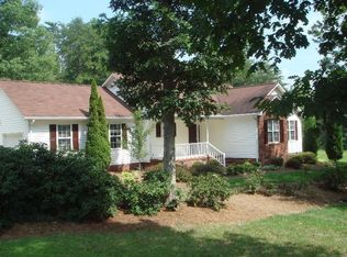 7510 Keating Dr, Oak Ridge, NC 27310