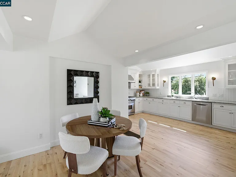 102 Hillcrest Dr — Photo 14
