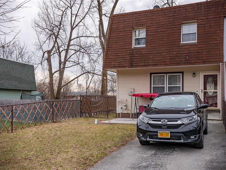 1st image of 20 Sheffield Drive