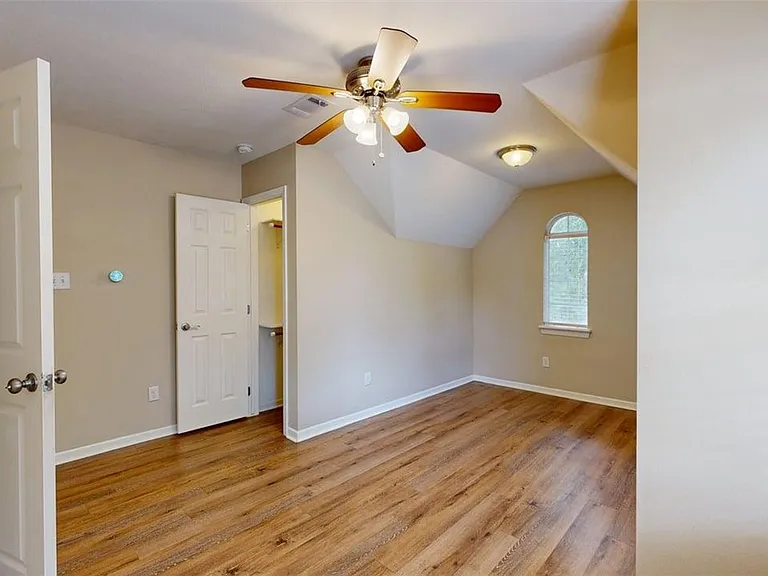 1724 Boardwalk Ct — Photo 29