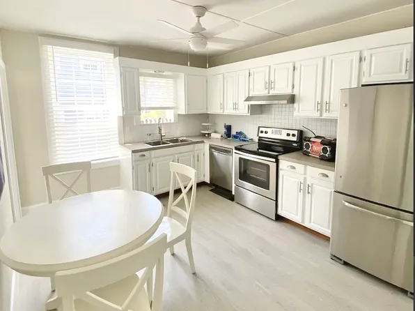 191 Coggeshall Ave APT 1, Newport, RI 02840