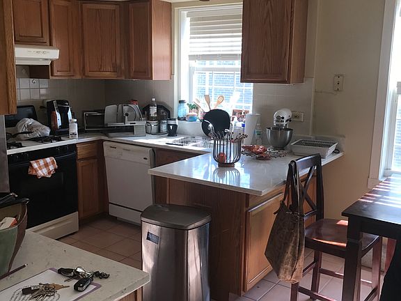 kitchen with eat-in area