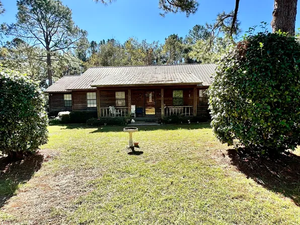 1595 Meadowood Dr, Waycross, GA 31503