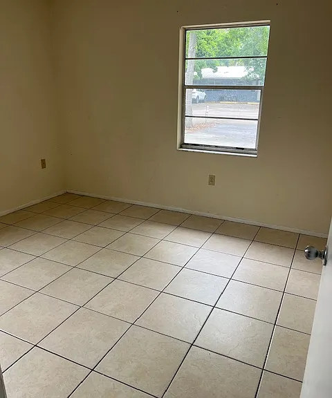 318 E Phoenix St — Photo 6