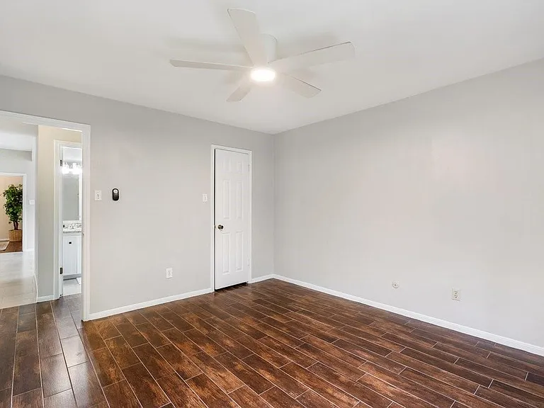 11423 Wickersham Ln — Photo 23