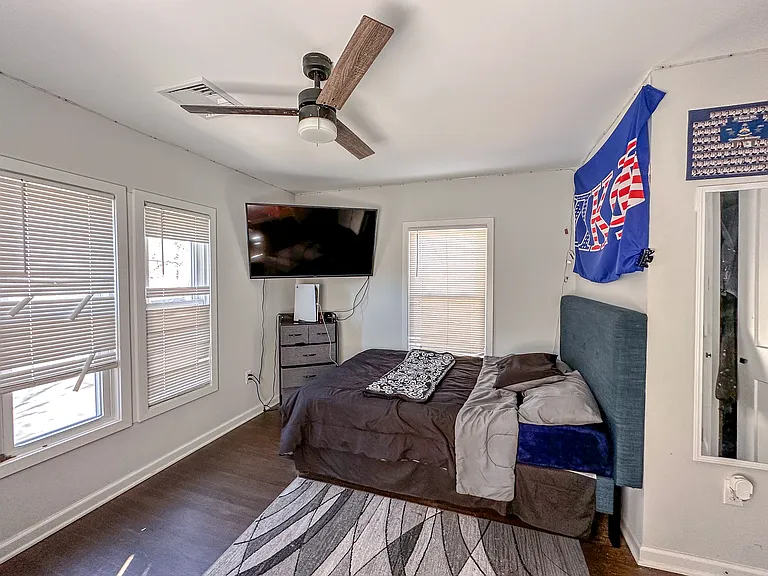 3357 Whitney Ave — Photo 6