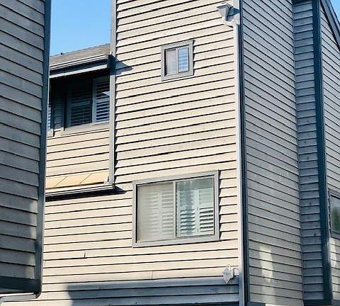 2nd image of 279 E Glenarm St APT 15