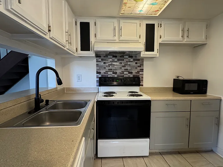 1225 S Oneida St — Photo 6