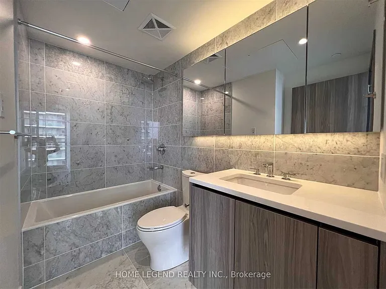 95 McMahon Dr #802 — Photo 9