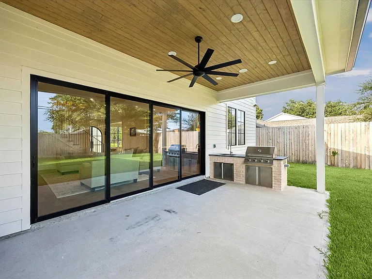 6911 Hartland Ave — Photo 28