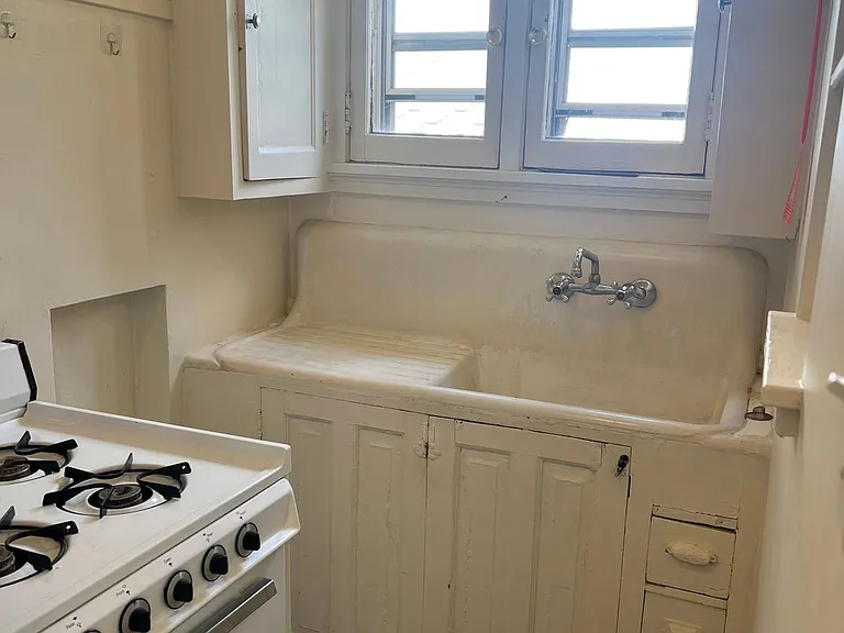 1108 E Clarke St — Photo 5