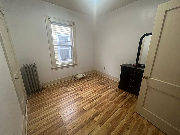 5th image of 3901 Sobieski St