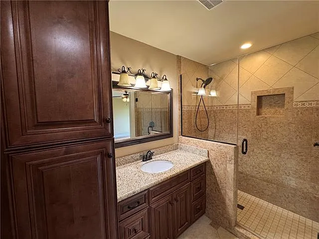319 Lakewood Dr — Photo 12