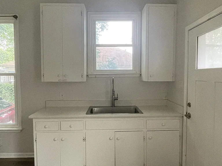 1303 E Cesar Chavez St #A — Photo 7