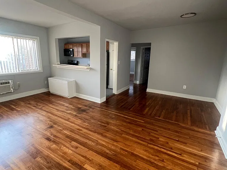 Tudor Place Apartments — Photo 2
