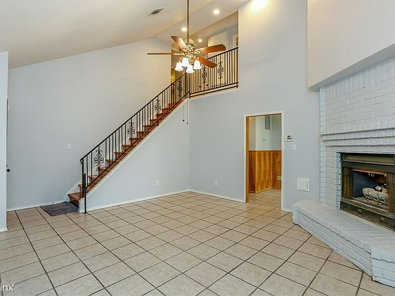 4th image of 3706 Royal Manor Dr