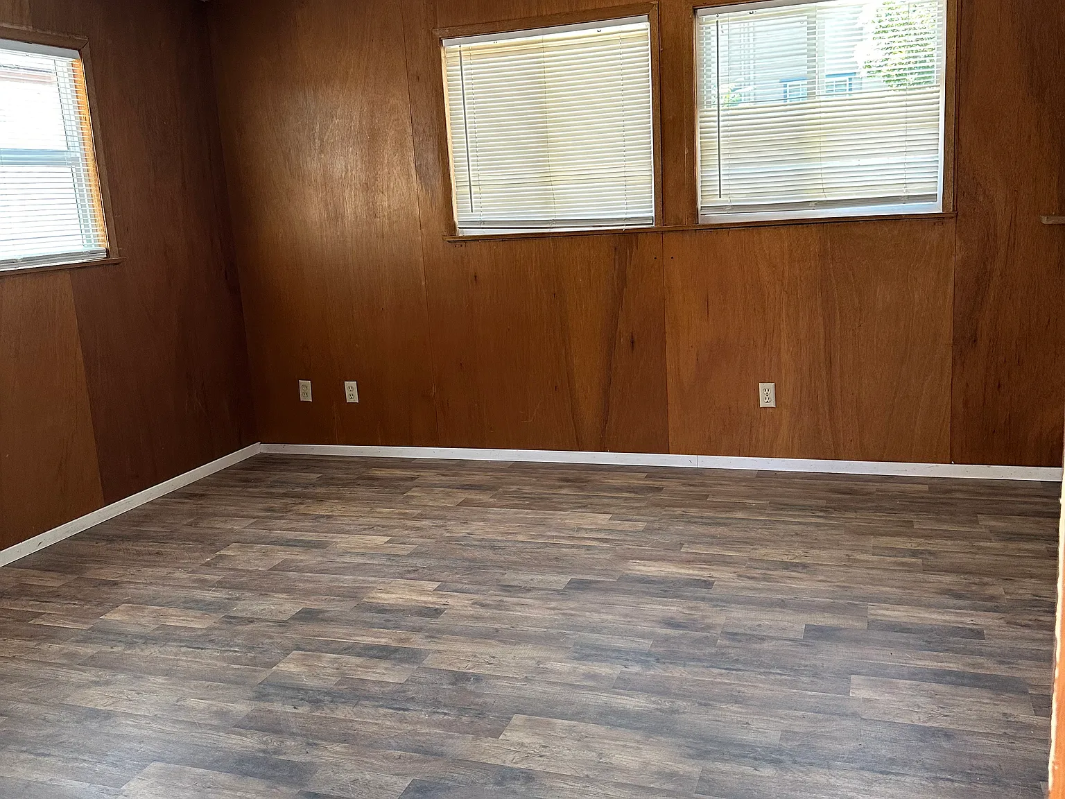 41186 Roberts Ave — Photo 2