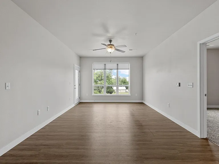255 Robins Rd — Photo 40