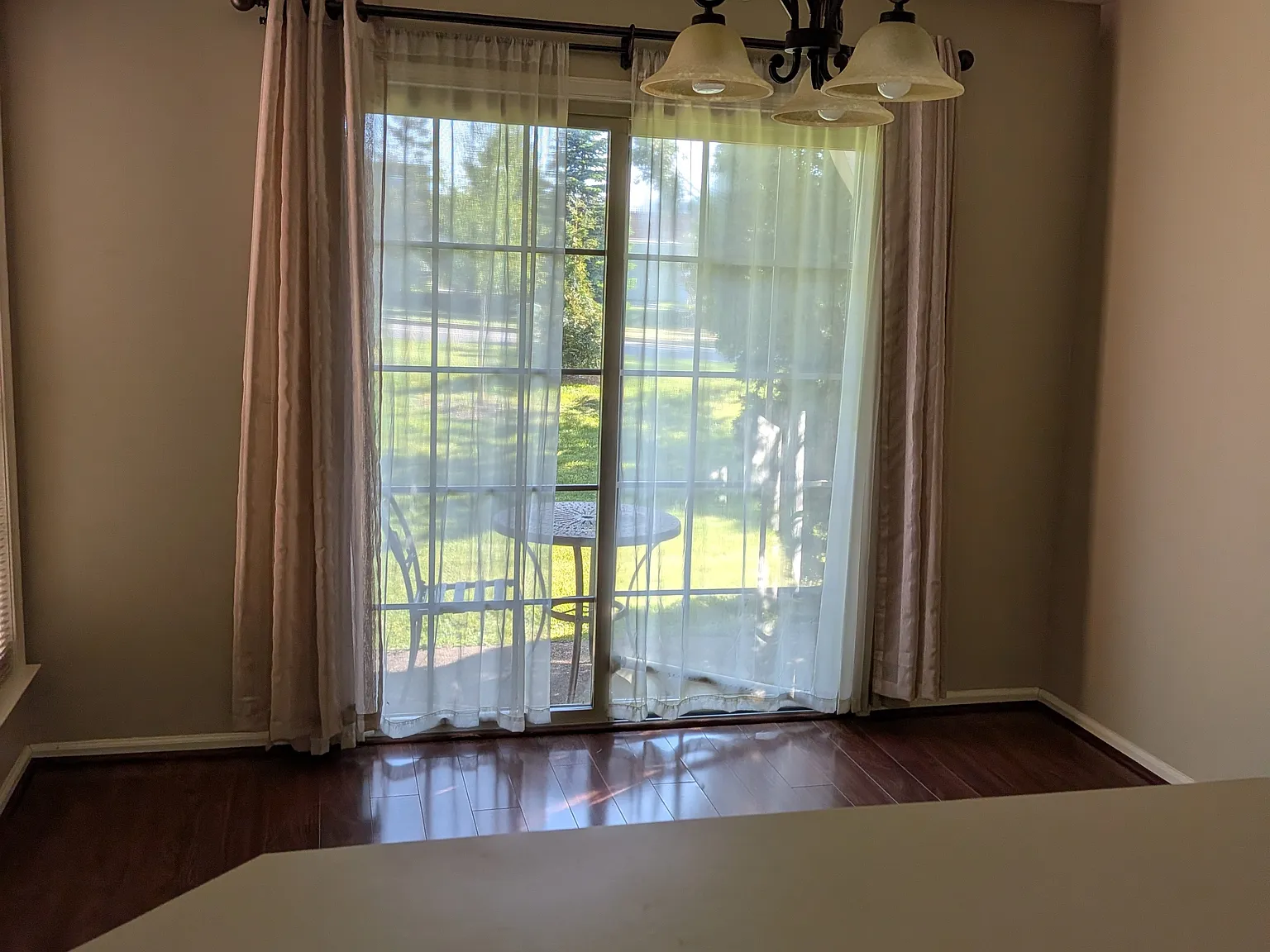 2 bed, 1200 sqft, $2,300 — Photo 4