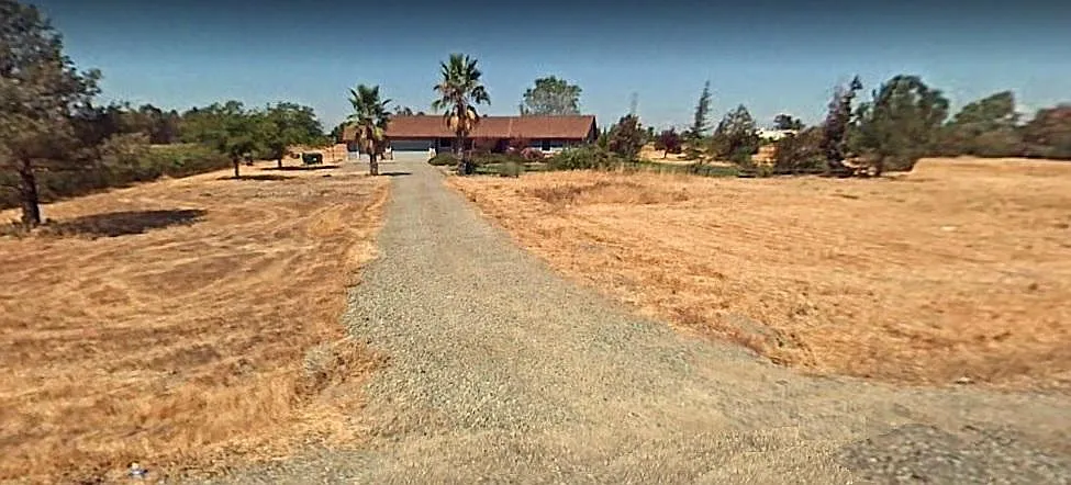 4 bed, 1998 sqft, $3,200 — Photo 1