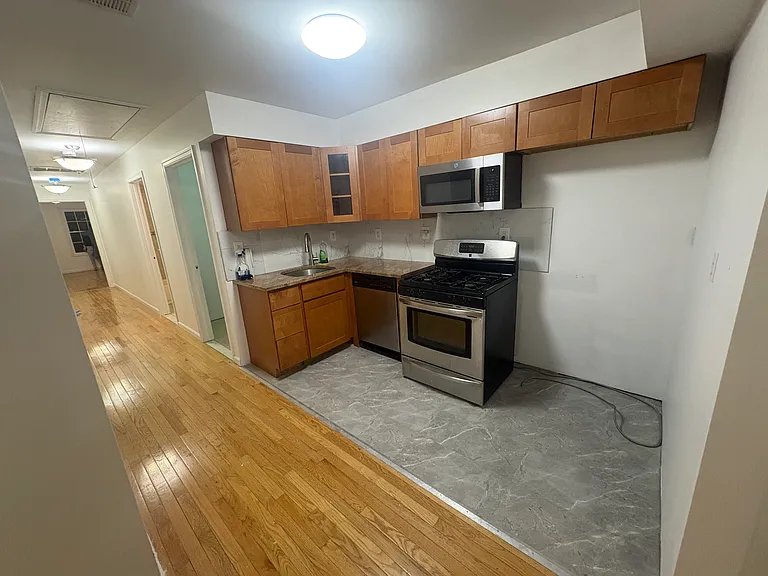 218 Danforth Ave #2 — Photo 6