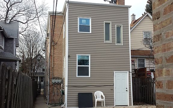 3rd image of 4633 N Kilbourn Ave