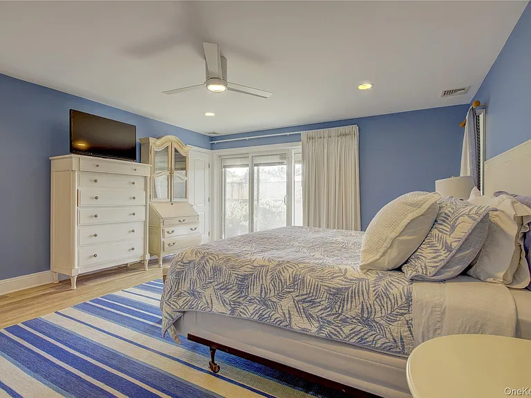 1051 Oceanfront #6 — Photo 25