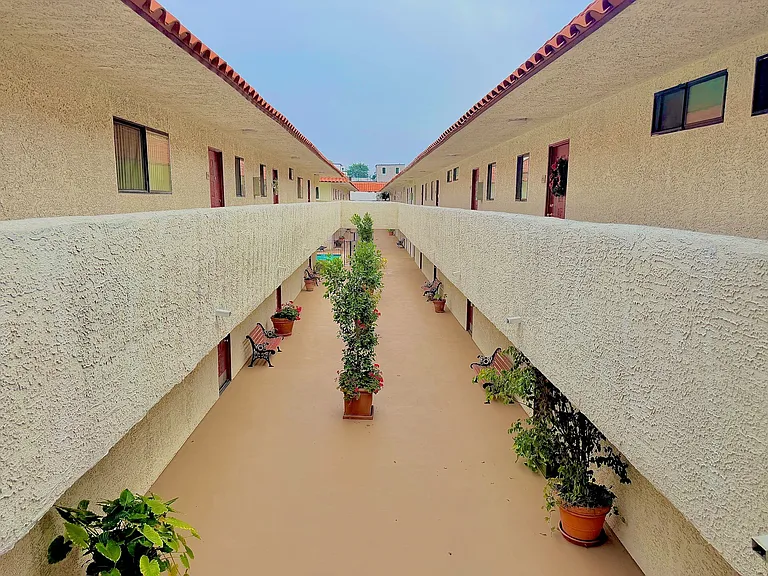 Royal Hazeltine Villas — Photo 18