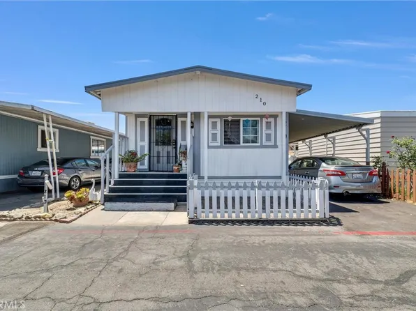 210 Dresden Ave N, Santa Ana, CA 92703