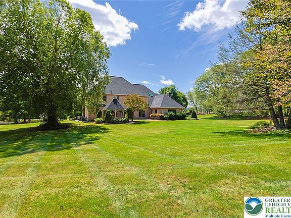 4th image of 3685 Manor Rd