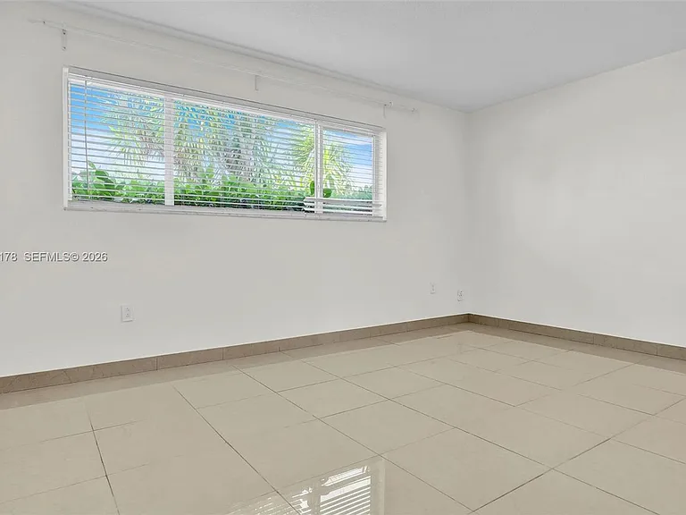 16453 NE 33rd Ave — Photo 9