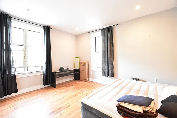 Rented by Clove Realty LLC | media 22