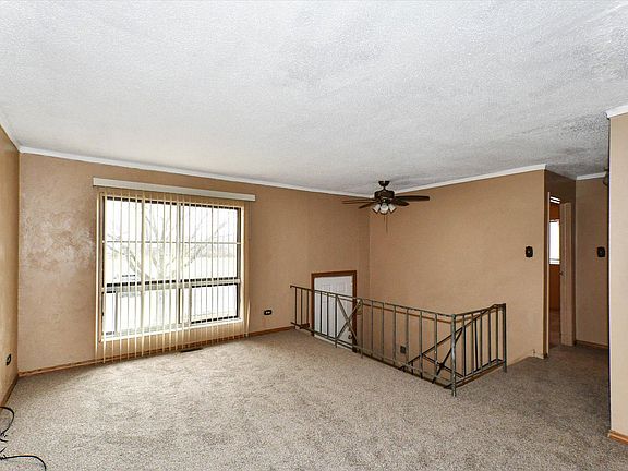 4th image of 22037 Balmoral Dr