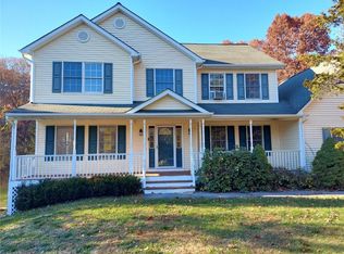 17 Canterberry Ct, Hopewell Junction, NY 12533