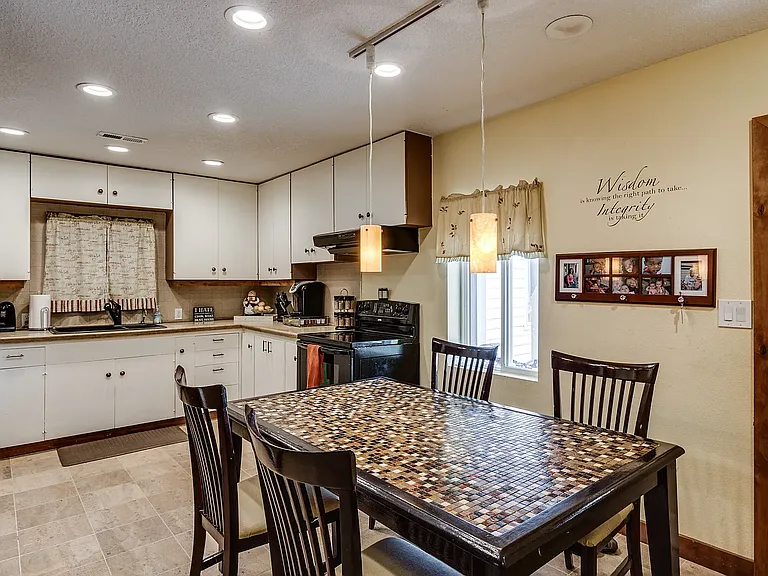 1815 S Blake Rd — Photo 12