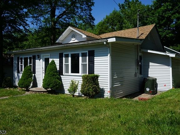 2nd image of 19 Woodsedge Ave
