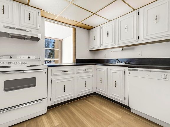 5th image of 801 Three Islands Blvd APT 111
