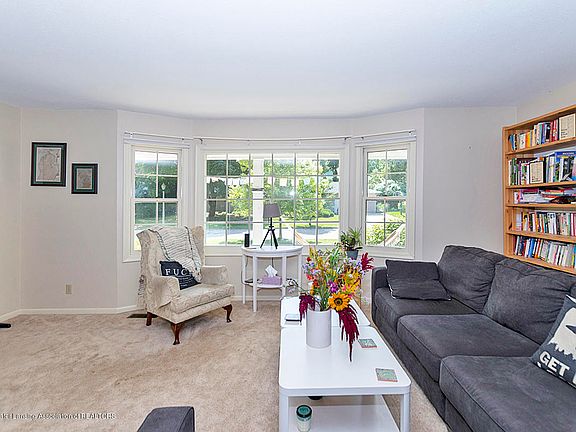 3rd image of 862 Whitman Dr