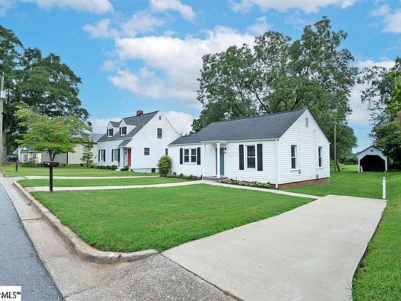 2nd image of 105 E Bearden St