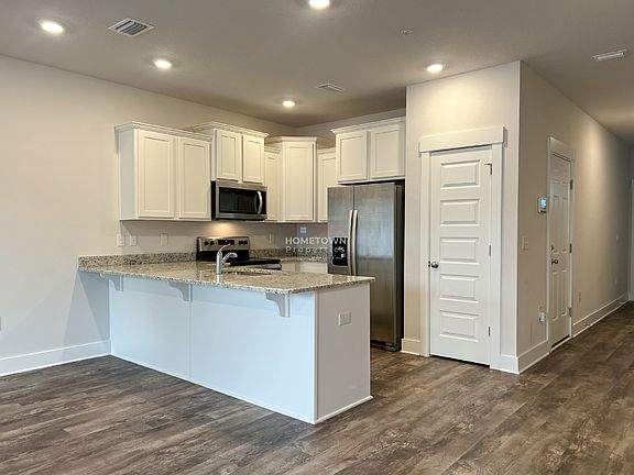 5th image of 1631 Iroquois Ct