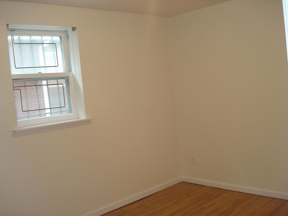2nd image of 659 E 58th St