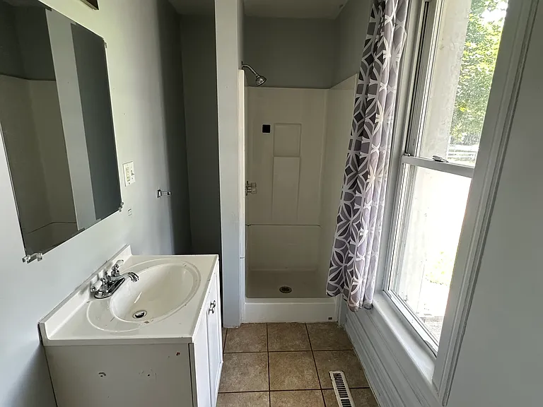 403 State St #B — Photo 7